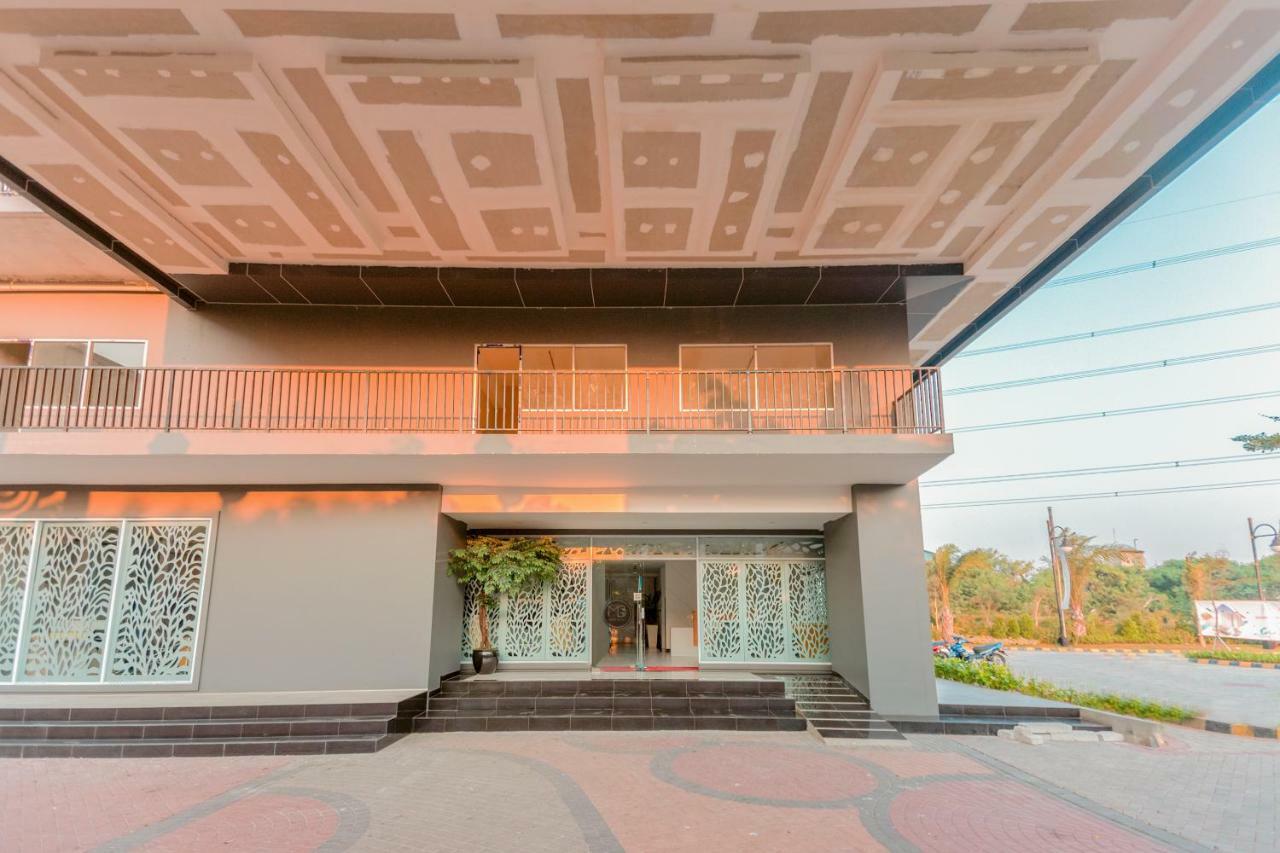 Flagship 750 Mont Blanc Hotel Bekasi Buitenkant foto